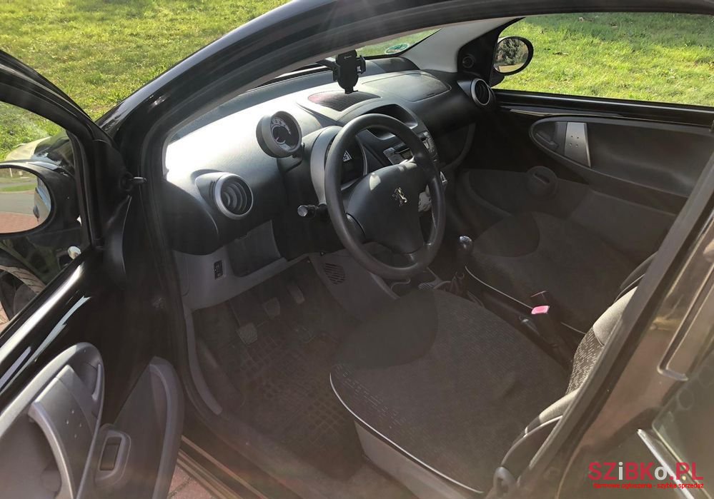 2009' Peugeot 107 photo #6