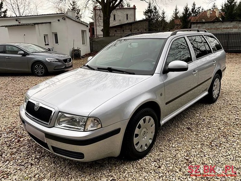 2010' Skoda Octavia 1.6 Tour Plus photo #2