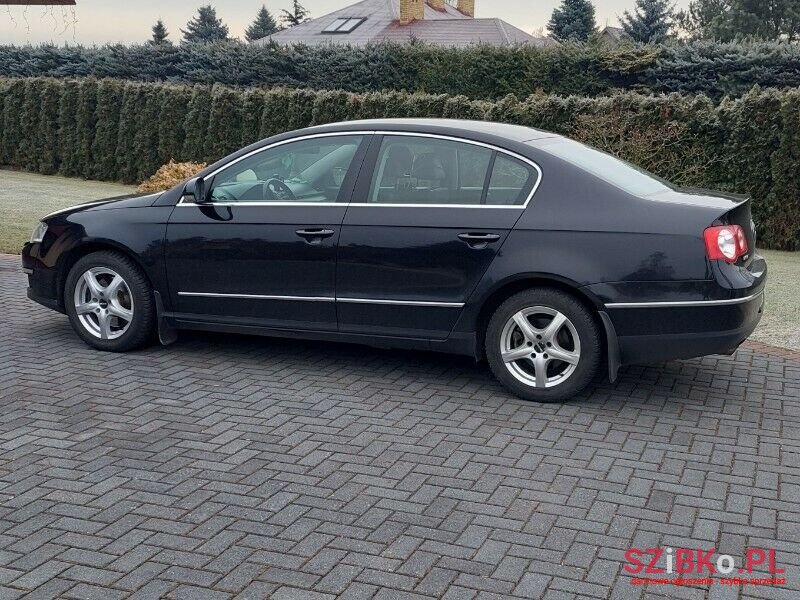 2009' Volkswagen Passat photo #1