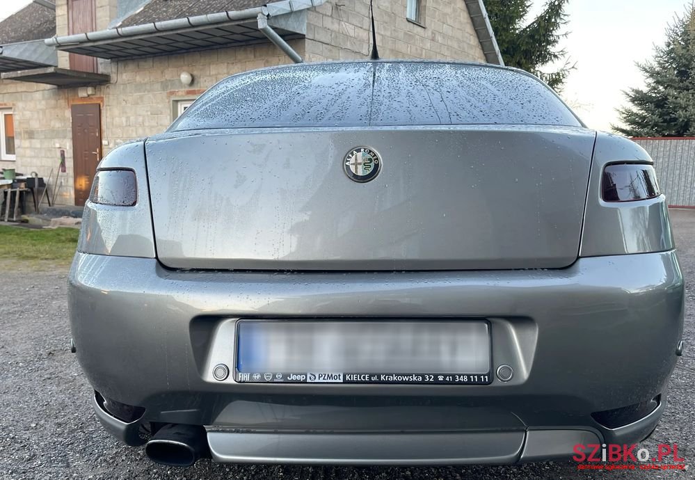 2005' Alfa Romeo GT photo #3