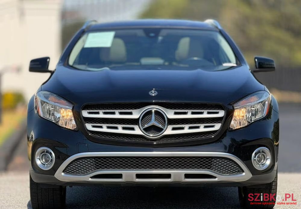2018' Mercedes-Benz GLA 250 7G-Dct photo #2