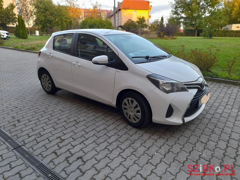 2015' Toyota Yaris photo #2