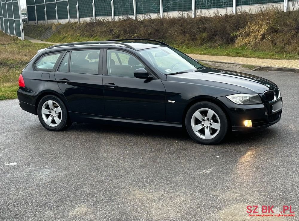 2009' BMW 3 Series 318D photo #3