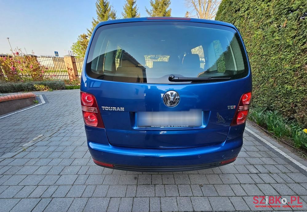 2007' Volkswagen Touran photo #3