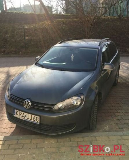 2011' Volkswagen Golf photo #1