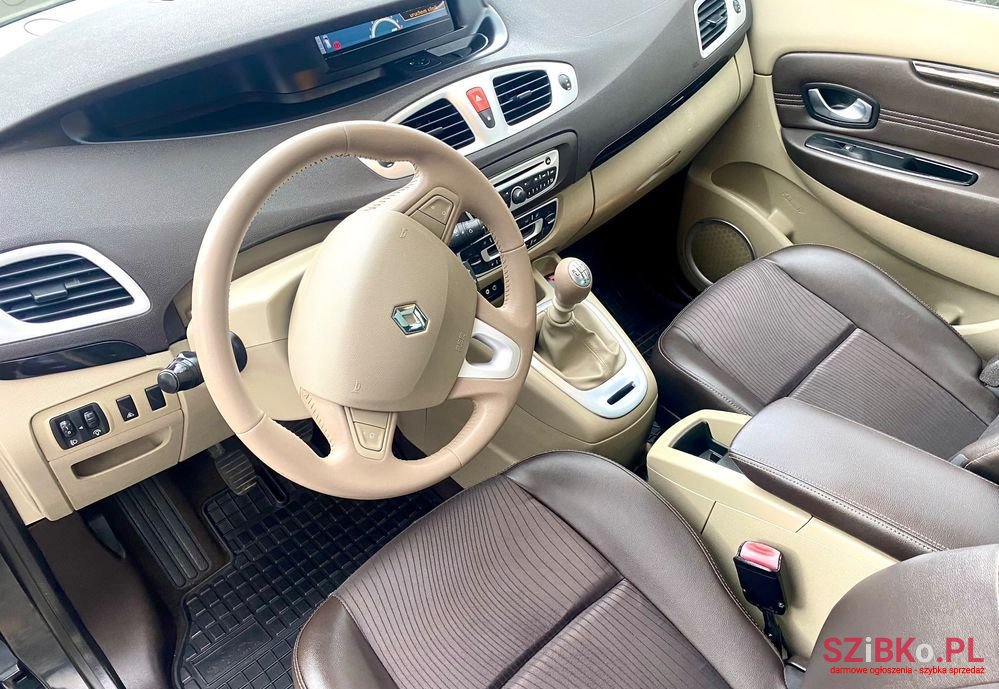 2009' Renault Grand Scenic photo #5