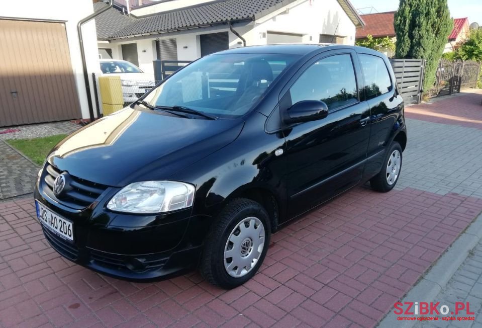 2008' Volkswagen Fox photo #1