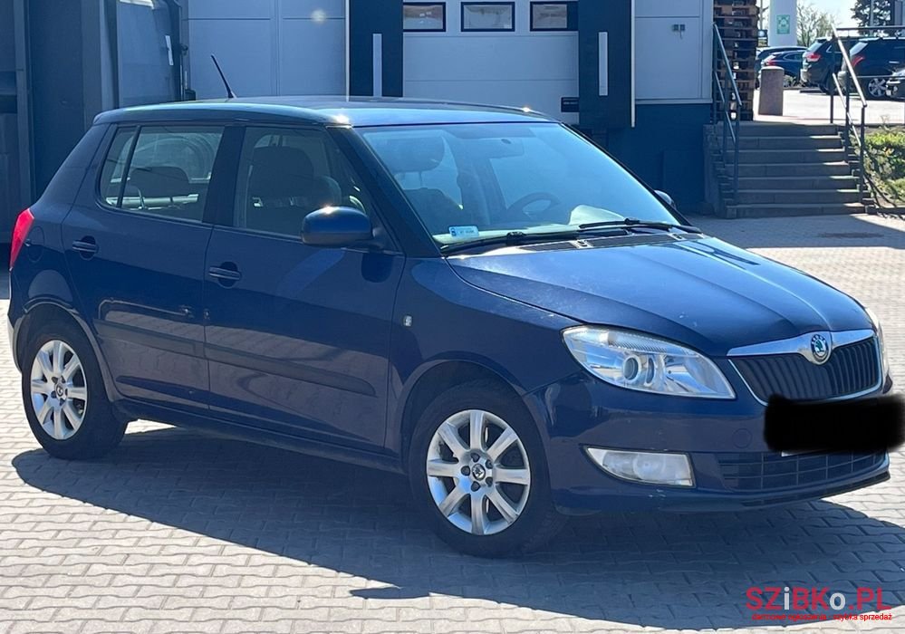 2011' Skoda Fabia 1.2 Tsi Ambition photo #3