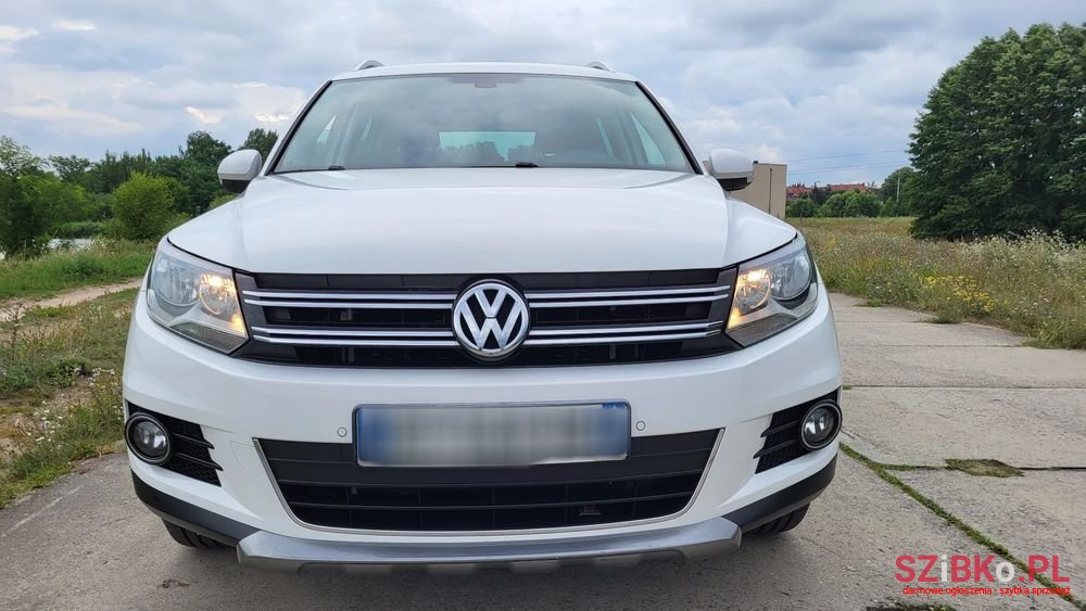 2012' Volkswagen Tiguan photo #2