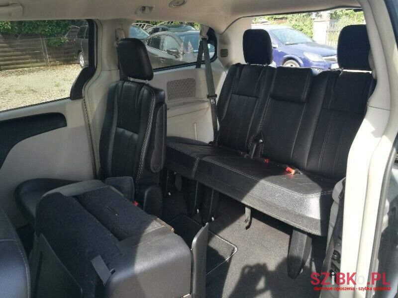 2016' Chrysler Town Country photo #5