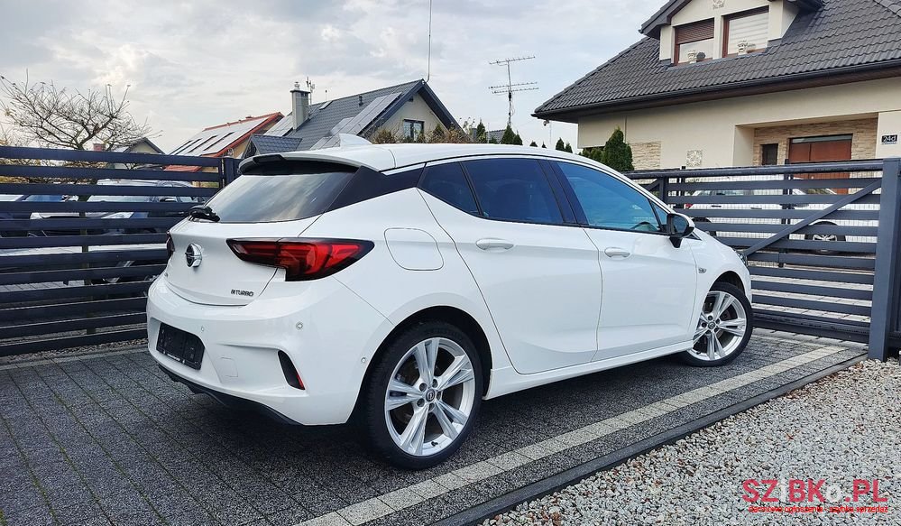 2017' Opel Astra photo #2