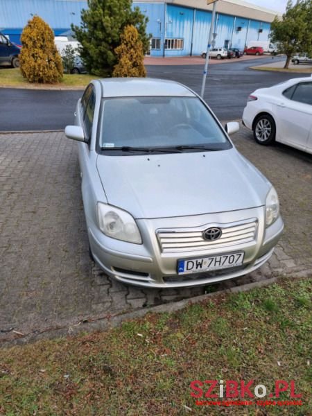 2004' Toyota Avensis photo #1