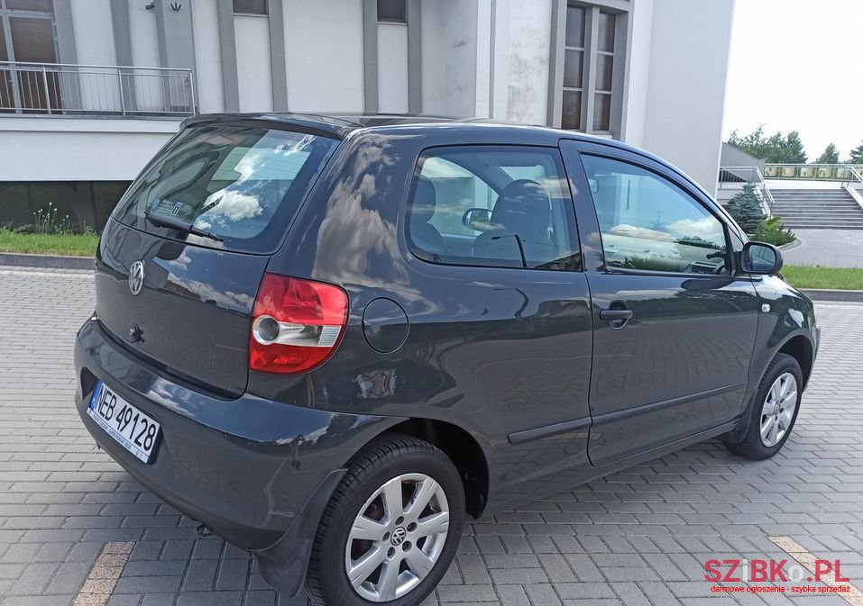 2005' Volkswagen Fox photo #2