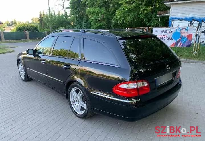 2004' Mercedes-Benz E-Class 320 photo #3