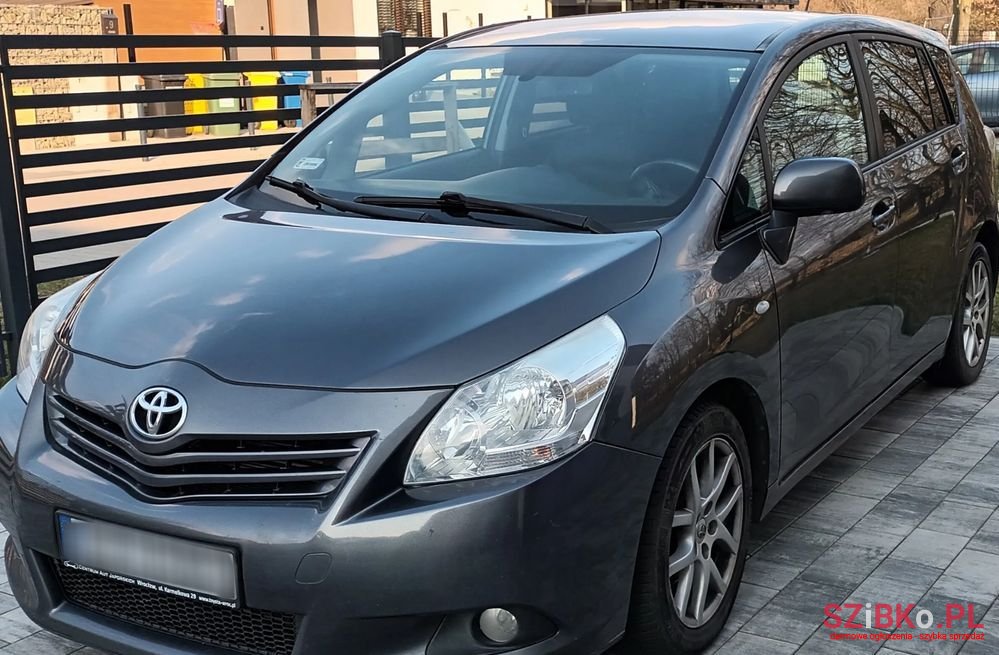 2009' Toyota Verso photo #1