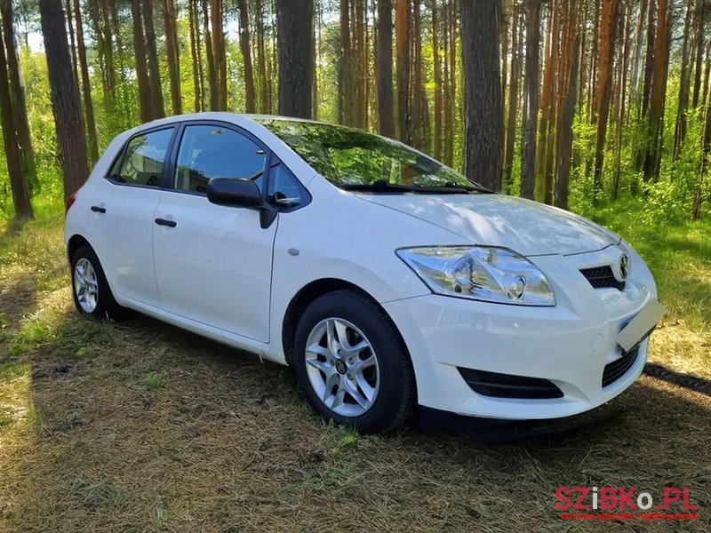 2008' Toyota Auris 2.0 D-4D Luna photo #2