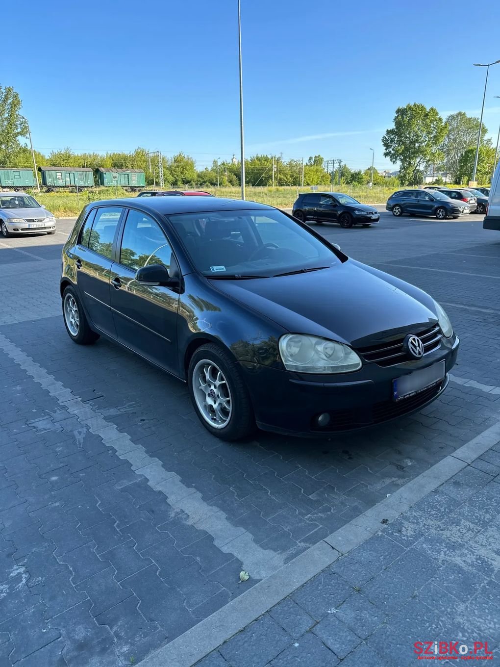 2004' Volkswagen Golf photo #3