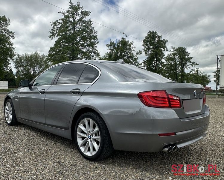 2011' BMW 5 Series photo #3