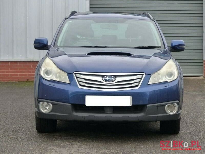 2011' Subaru Outback photo #2