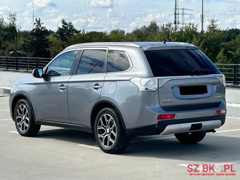 2015' Mitsubishi Outlander photo #6