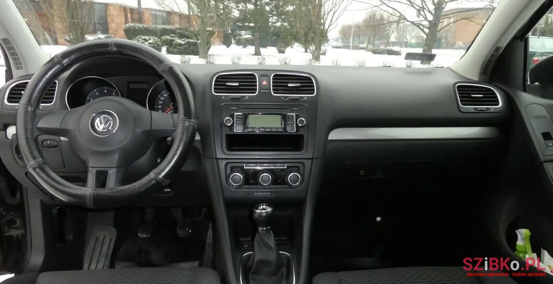 2009' Volkswagen Golf photo #6