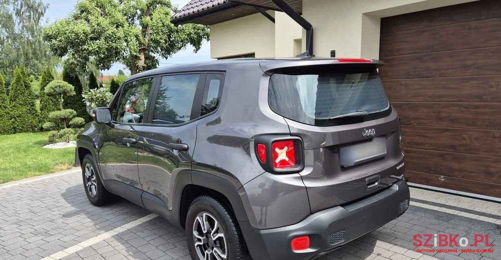 2019' Jeep Renegade photo #4
