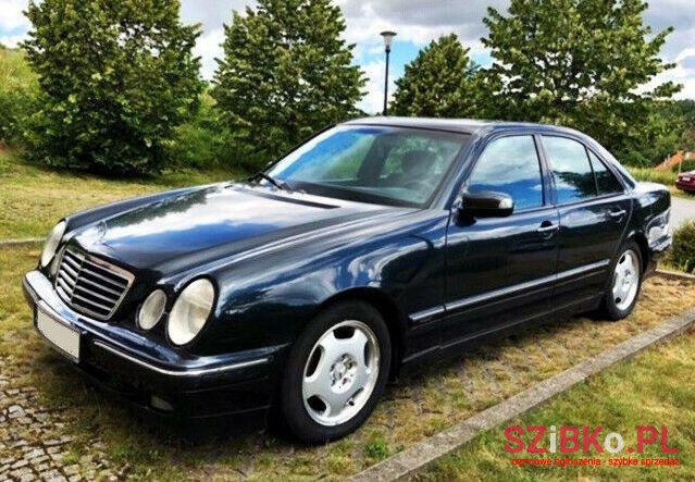2001' Mercedes-Benz Klasa E photo #1