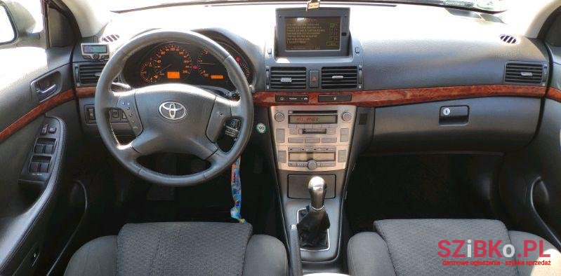 2003' Toyota Avensis photo #2