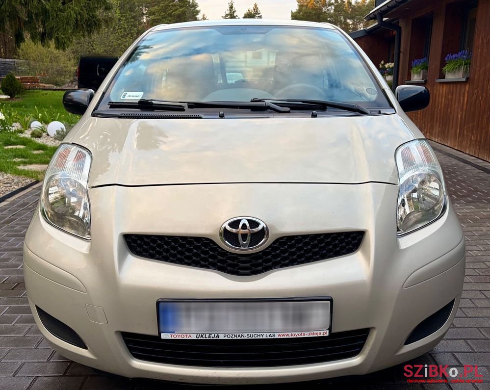 2009' Toyota Yaris 1.33 Luna photo #5