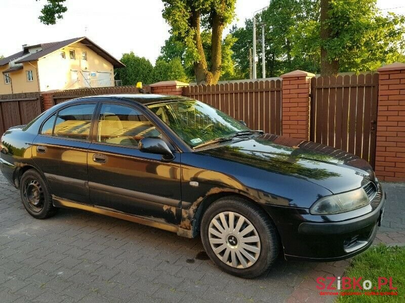 2002' Mitsubishi Carisma photo #1