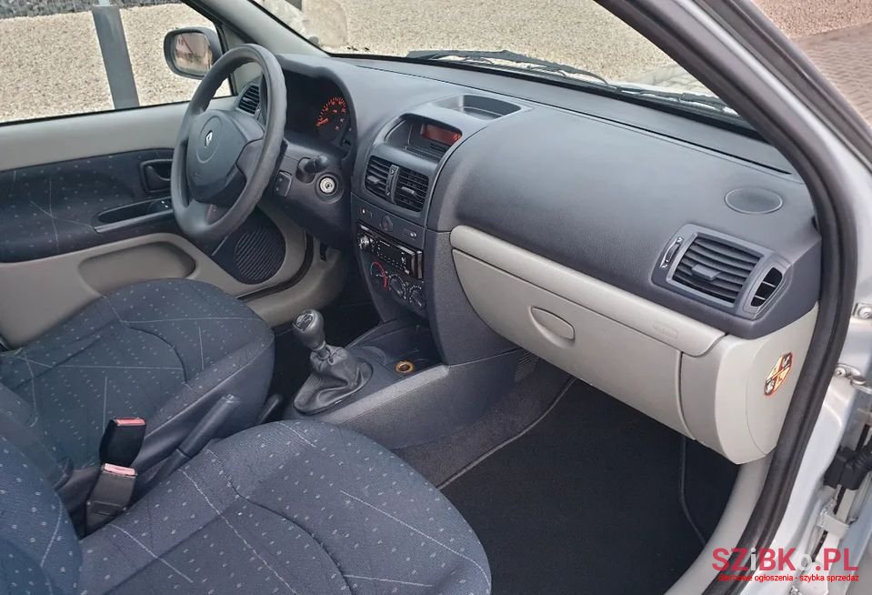 2002' Renault Clio photo #6