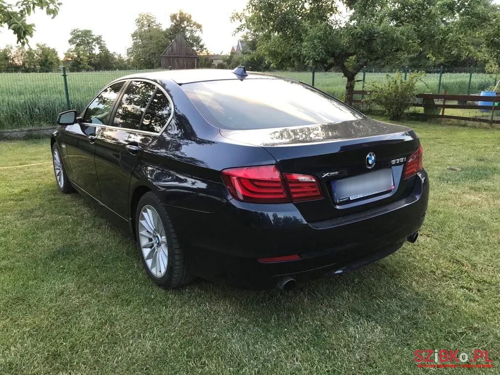 2013' BMW 5 Series photo #3