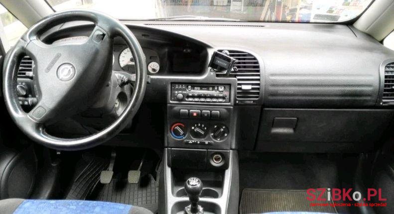 2000' Opel Zafira photo #2