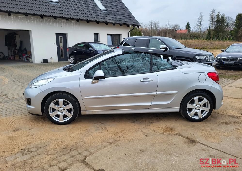 2012' Peugeot 207 120 Vti Platinum photo #3