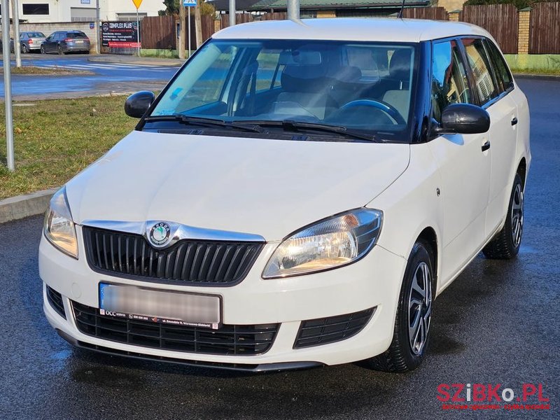 2011' Skoda Fabia photo #1