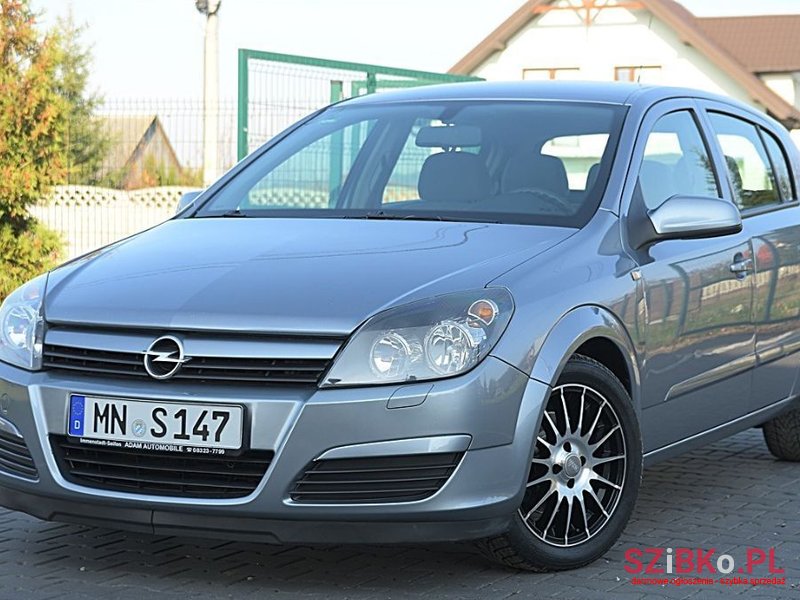 2004' Opel Astra photo #1