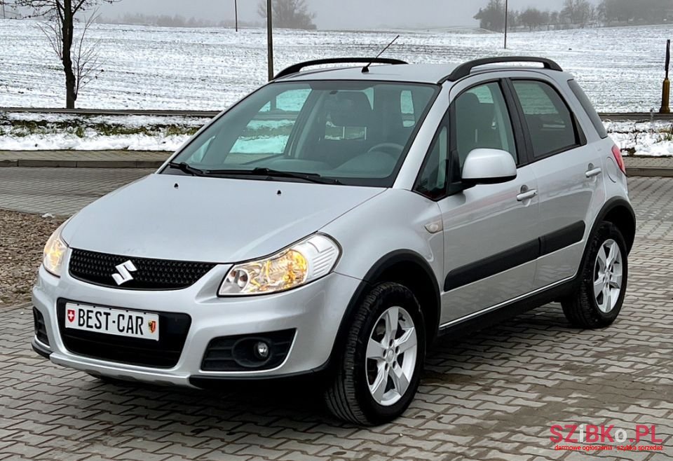 2010' Suzuki SX4 photo #1
