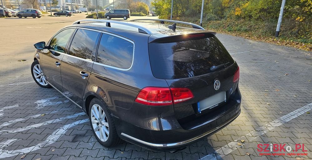 2011' Volkswagen Passat photo #6