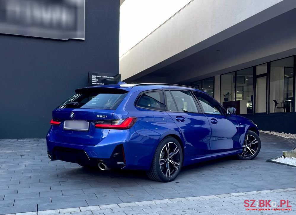 2023' BMW 3 Series 320I M Sport photo #3