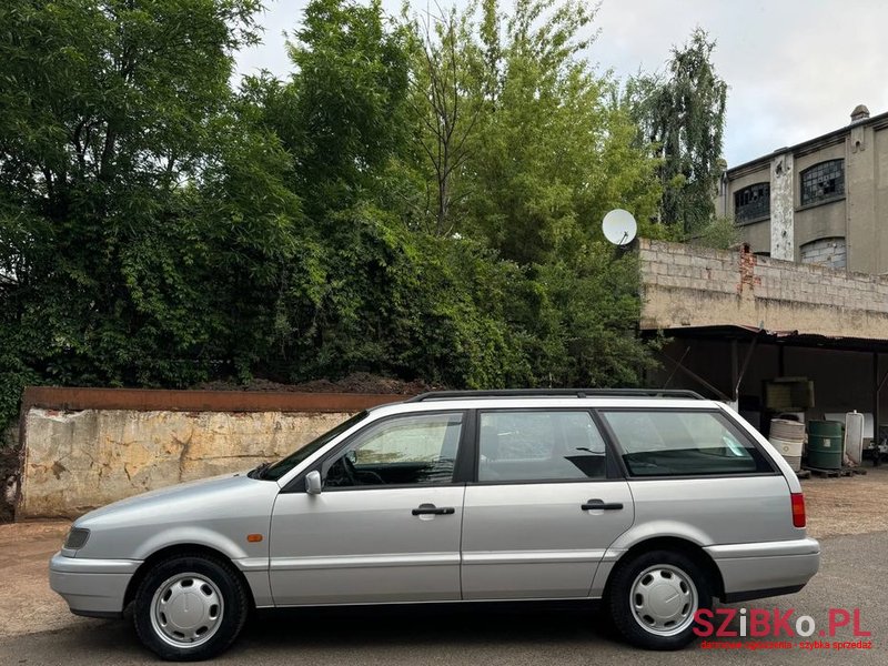 1995' Volkswagen Passat Variant 1.6 Gl photo #6