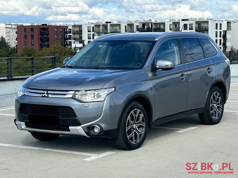 2015' Mitsubishi Outlander photo #2