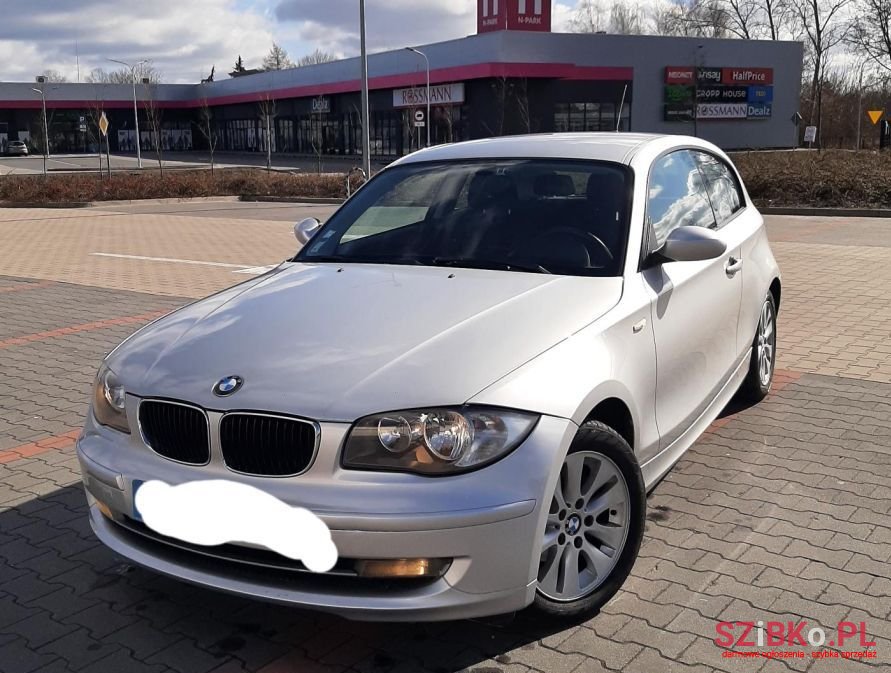2010' BMW 1 Series photo #2