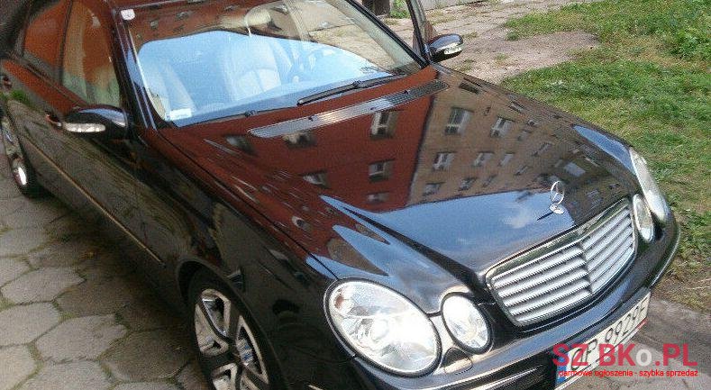 2004' Mercedes-Benz Klasa E photo #2