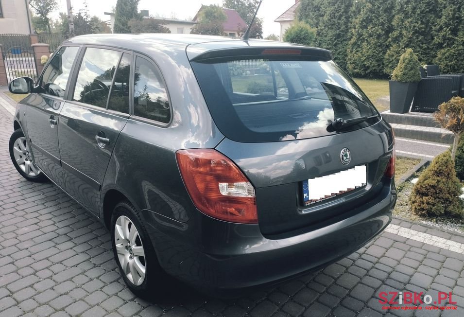 2011' Skoda Fabia photo #4