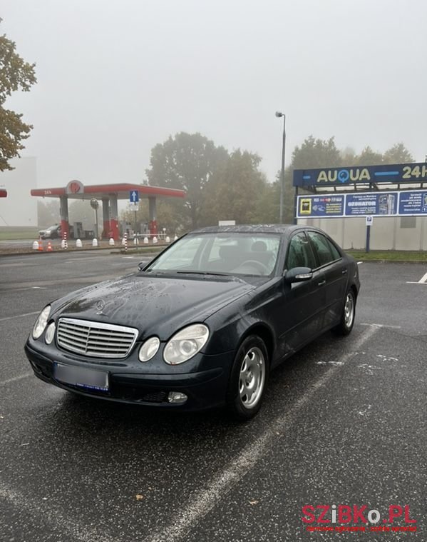 2002' Mercedes-Benz E-Class photo #3