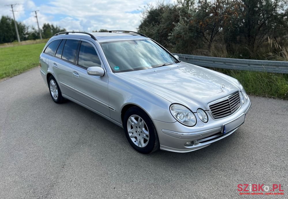 2004' Mercedes-Benz E-Class 320 Cdi T photo #6
