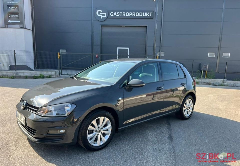 2014' Volkswagen Golf photo #2