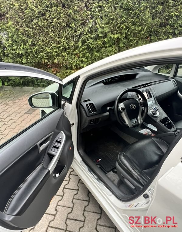 2010' Toyota Prius photo #5