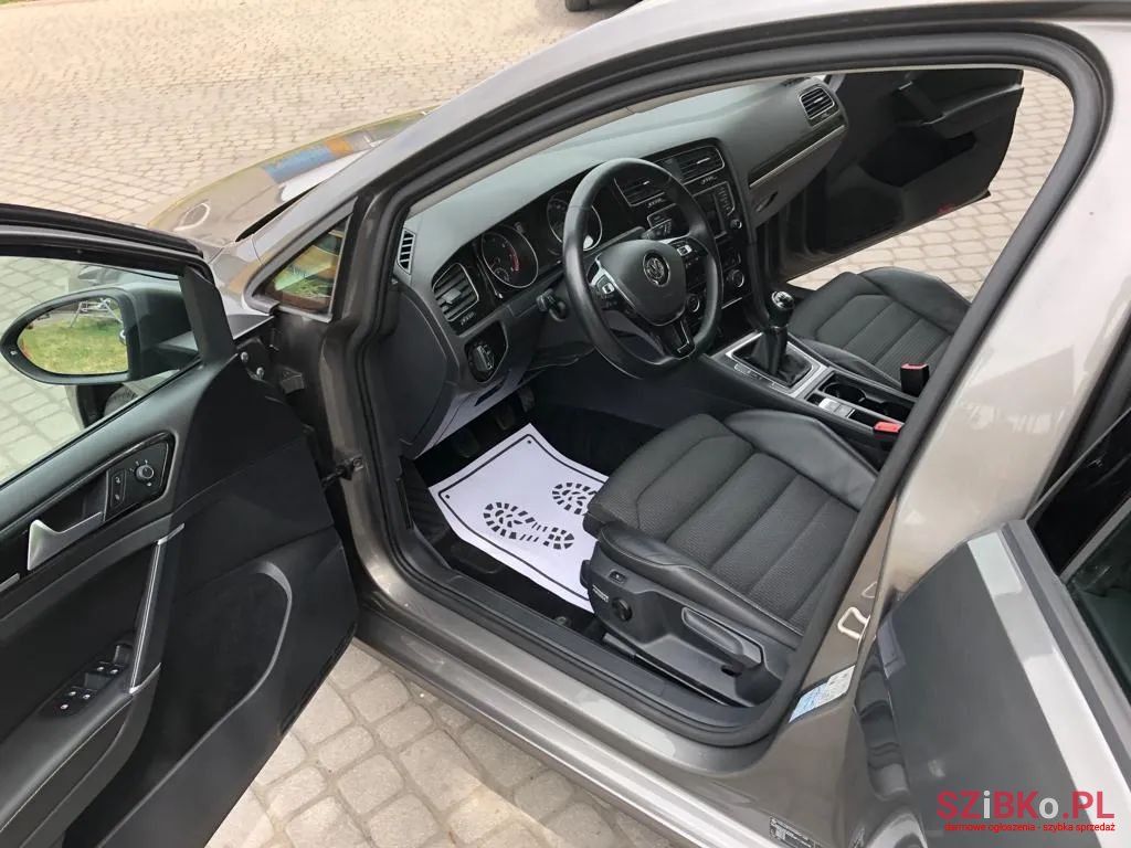 2016' Volkswagen Golf photo #5