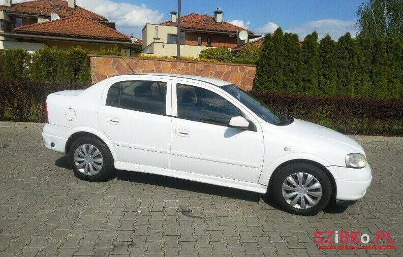 2005' Opel Astra photo #1